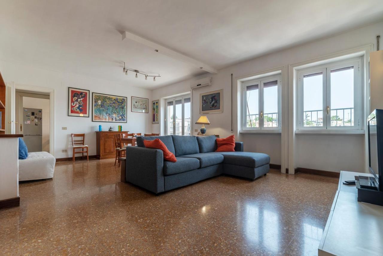 Roomy And Bright Apartment With Terrace 罗马 外观 照片