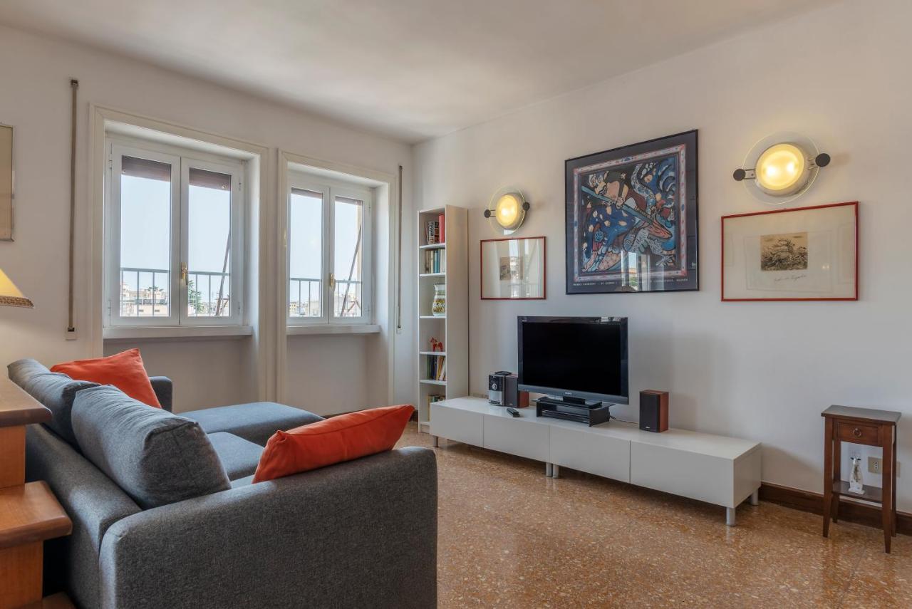 Roomy And Bright Apartment With Terrace 罗马 外观 照片